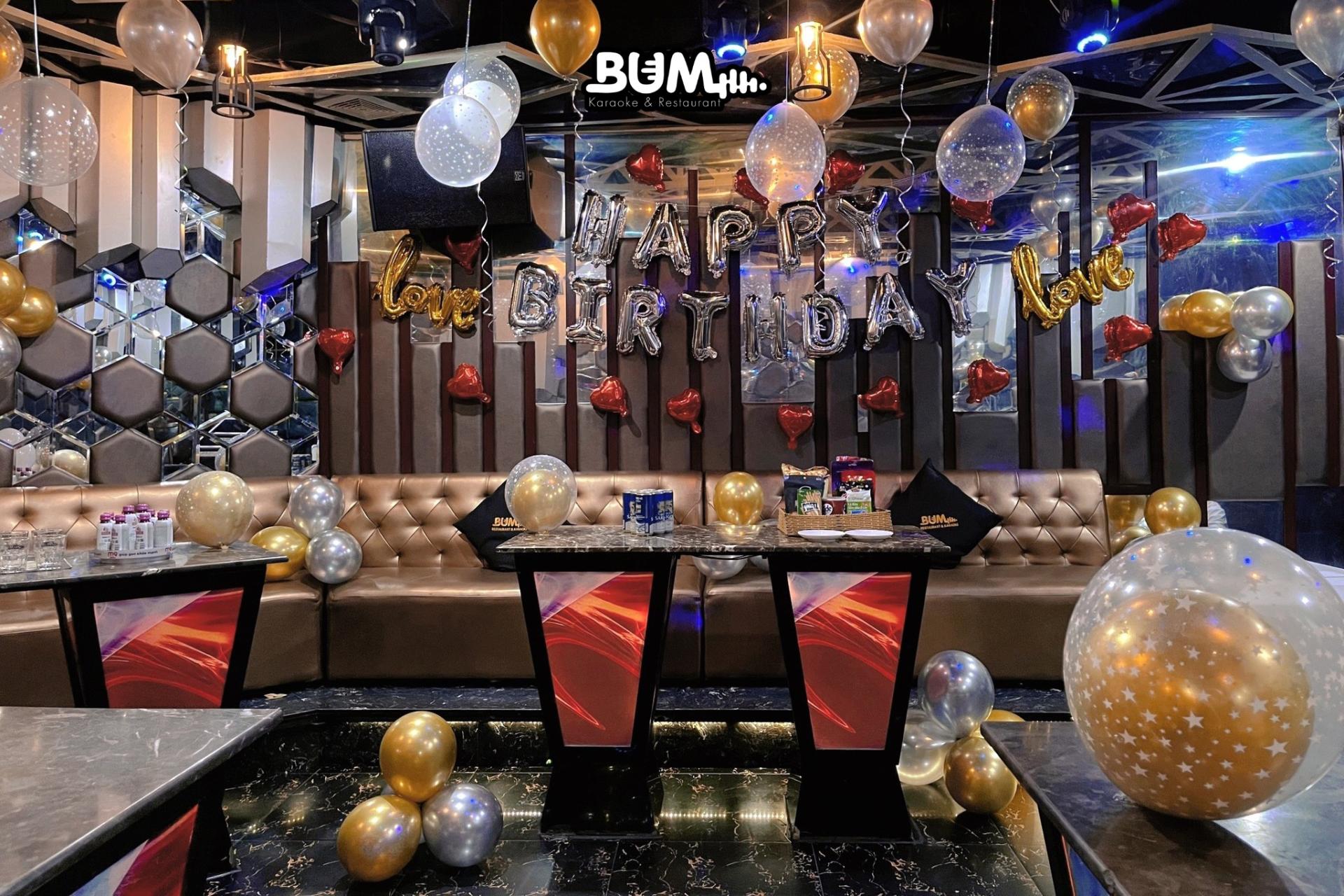 Trang trí tiệc tại phòng karaoke Club Bar